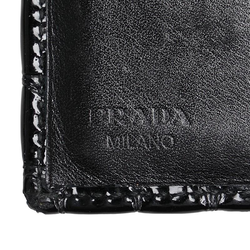 PRADA プラダ クロコ型押し 二つ折り財布 ブラック エナメル PRADA プラダ クロコ型押し 二つ折り財布 ブラック エナメル