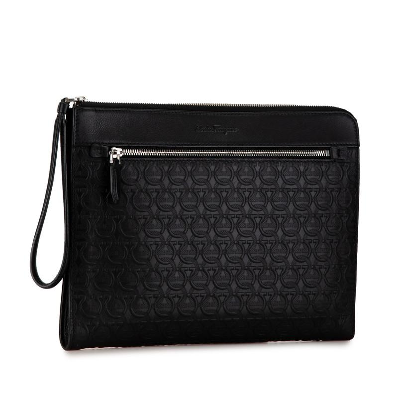 フェラガモ フラットポーチ ガンチーニ クラッチバッグ ロゴ金具 レザー 黒色 サルヴァトーレフェラガモ ガンチーニ クラッチバッグ FB-24 A