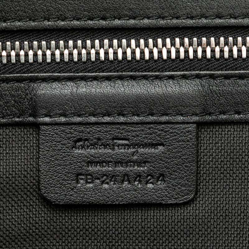 【美品】Salvatore Ferragamo 24.５センチ Salvatore Ferragamo フェラガモ FERRAGAMO 二つ折り財布 ワンダ