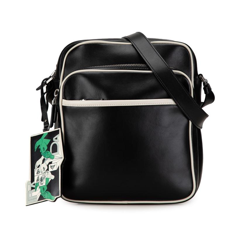 PRADA（プラダ） 三角ロゴプレート 斜め掛け ショルダーバッグ 2VH030