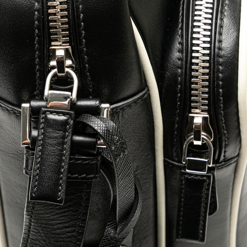 PRADA ショルダーバッグ　三角ロゴプレート　フラップ　ナイロン　ブラック PRADA（プラダ） 三角ロゴプレート 斜め掛け ショルダーバッグ 2VH030