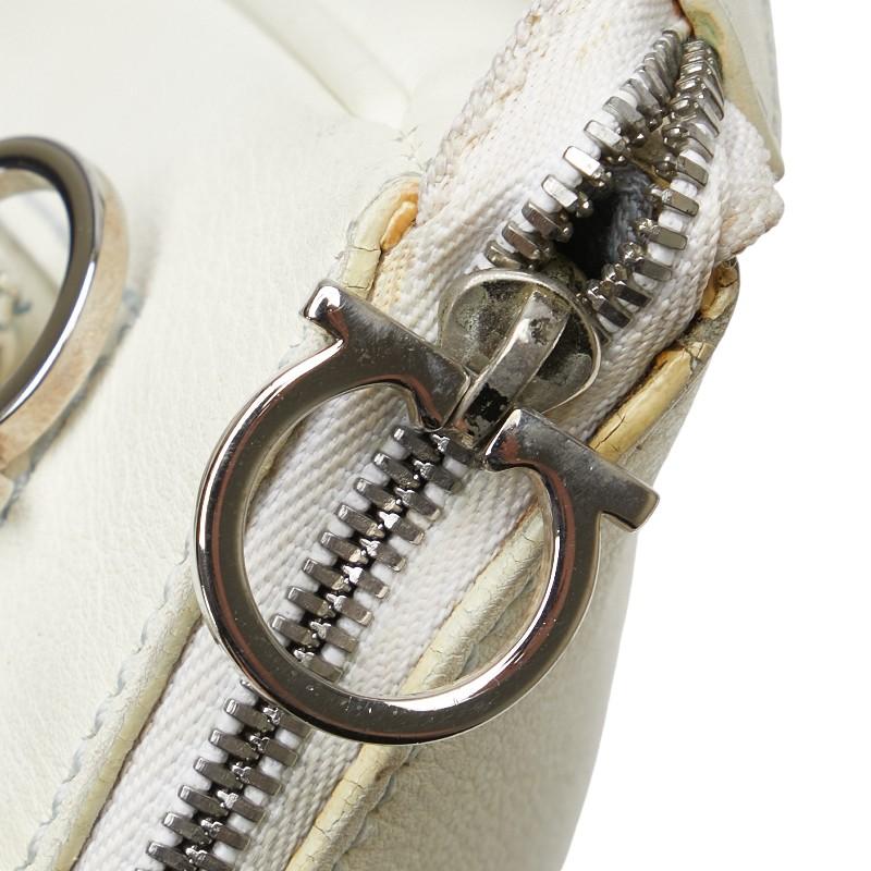 美品 Ferragamo ハンドバッグ レザー ホワイト ガンチーニ 肩掛け サルヴァトーレフェラガモ ガンチーニ ハンドバッグ ショルダー