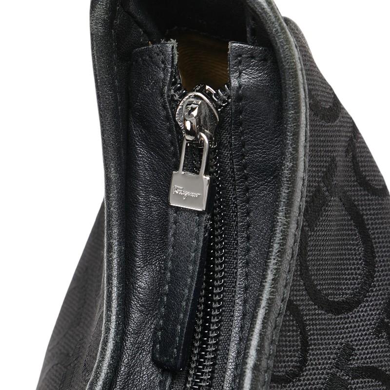 サルヴァトーレフェラガモ ガンチーニ ワンショルダーバッグ  