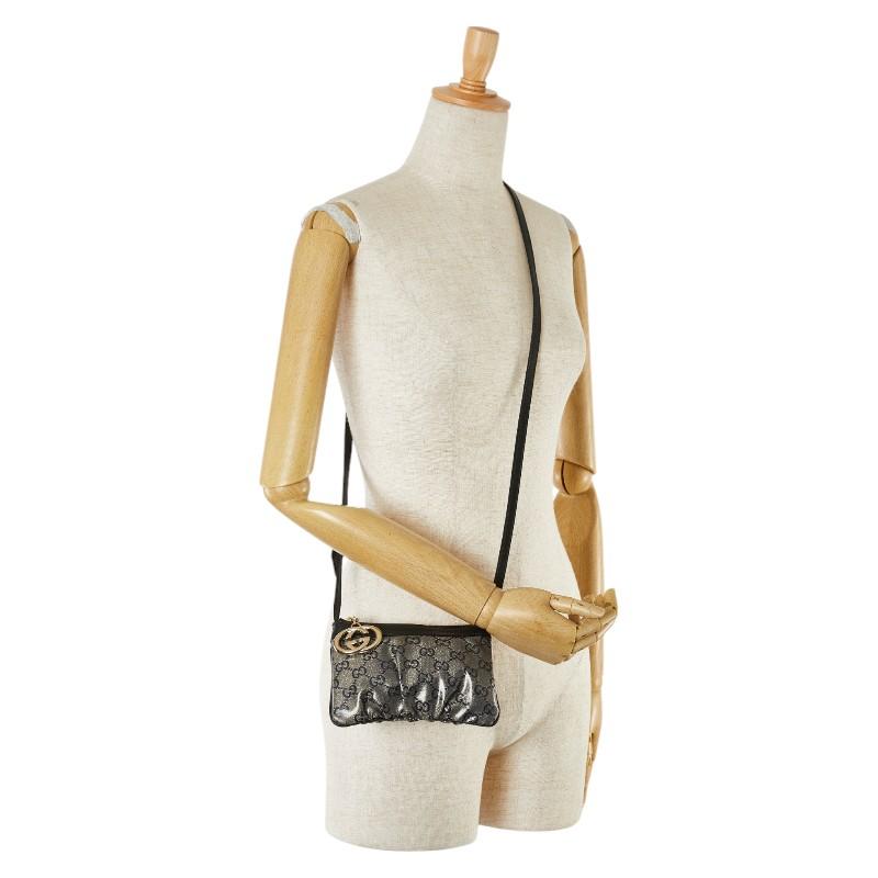 GUCCI ショルダーバッグ カメラバッグ GGスプリーム ロゴ型押し PVC 極美品】GUCCI GGスプリーム ショルダーバッグ PVC カメラバッグ