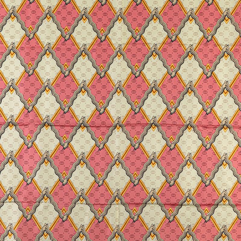GUCCI グッチ GGスネーク 蛇 幾何学模様 スカーフ ピンク GUCCI グッチ GGスネーク 蛇 幾何学模様 スカーフ ピンク