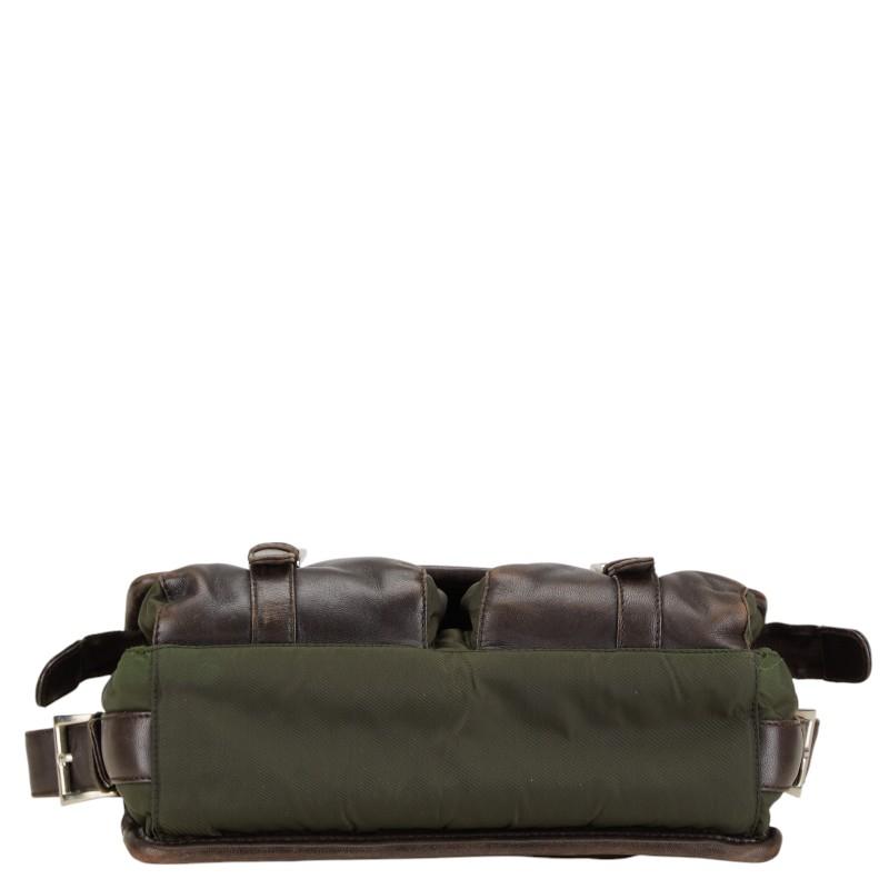 プラダ メッセンジャーバッグ ショルダーバッグ 三角プレート ナイロン カーキ PRADA プラダ 三角ロゴプレート ショルダーバッグ