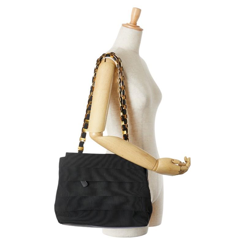 サルヴァトーレフェラガモ ヴァラ チェーン ショルダーバッグ AU-21