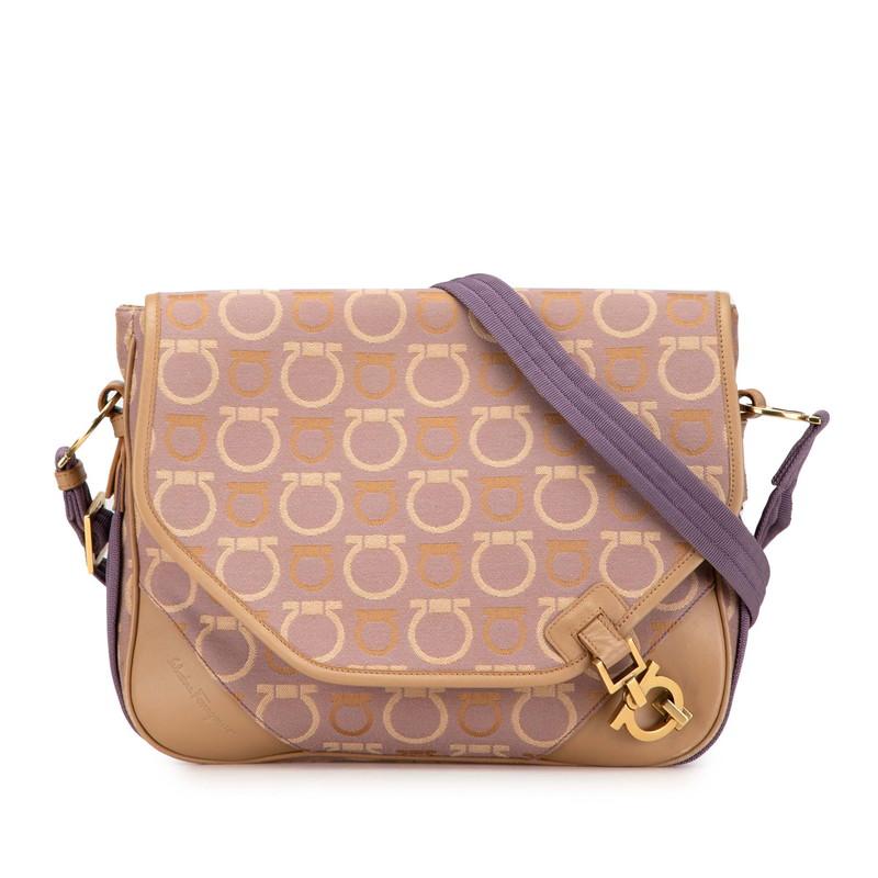 サルヴァトーレフェラガモ ガンチーニ 斜め掛け ショルダーバッグ AU