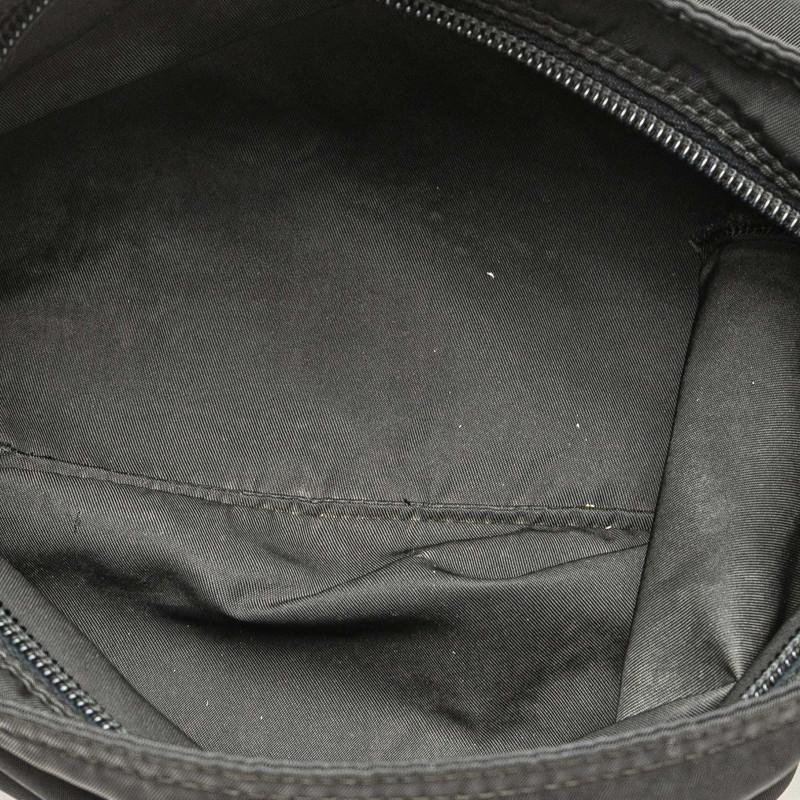 PRADA（プラダ） 三角ロゴプレート 斜め掛け ショルダーバッグ