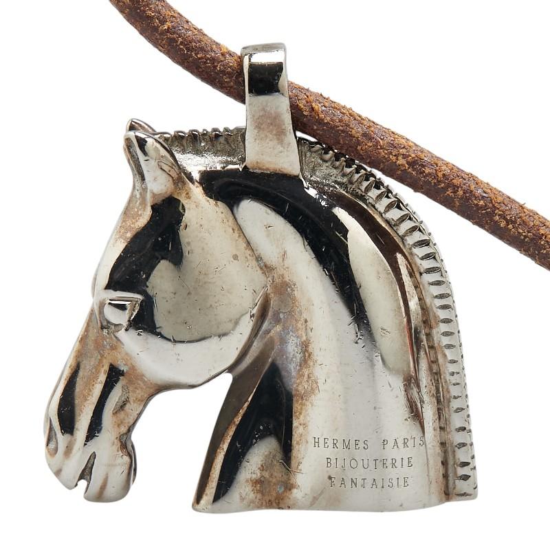 エルメス　ネックレス　シュヴァル　ペンダント　馬　ホースヘッド　レザーシルバー色 HERMES エルメス シュバル ホース 馬 ペンダントネックレス