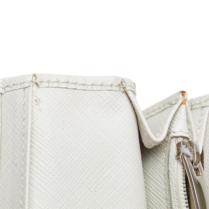 【Salvatore Ferragamo】美品カッティングレザー ヴァラリボン白 Salvatore Ferragamo】美品カッティングレザー ヴァラリボン白