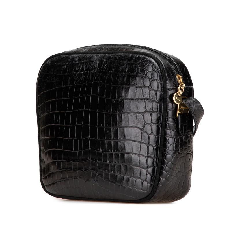 【美品】Salvatore Ferragamo ショルダーバッグ　ヴァラ　黒 サルヴァトーレフェラガモ ヴァラ クロコ型押し 斜め掛け ショルダー