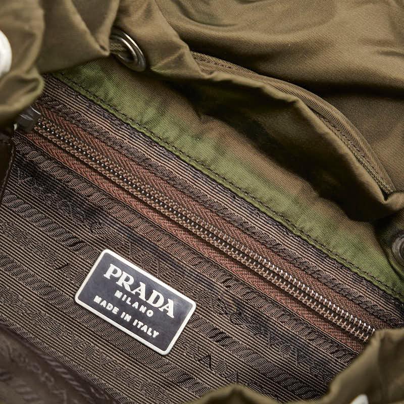 PRADA プラダ リュックサック 三角ロゴプレート ナイロン レザー カーキ PRADA プラダ 三角ロゴプレート リュック バックパック 2VZ062