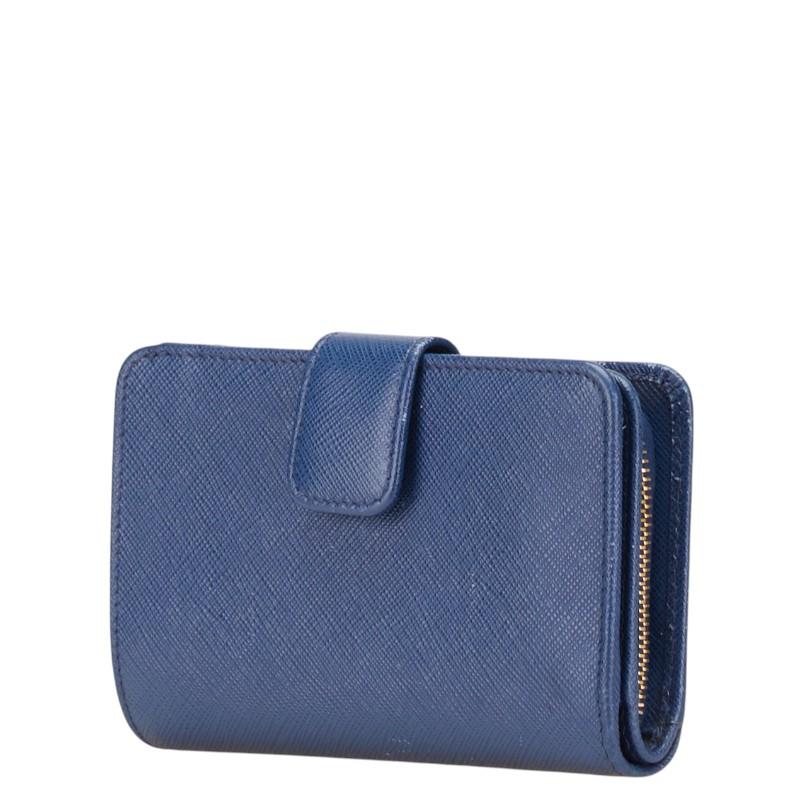 最終値下げ⭐︎【美品】PRADA 二つ折り財布　ブルー PRADA（プラダ） 二つ折り財布 ブルー レザー レディース 【中古