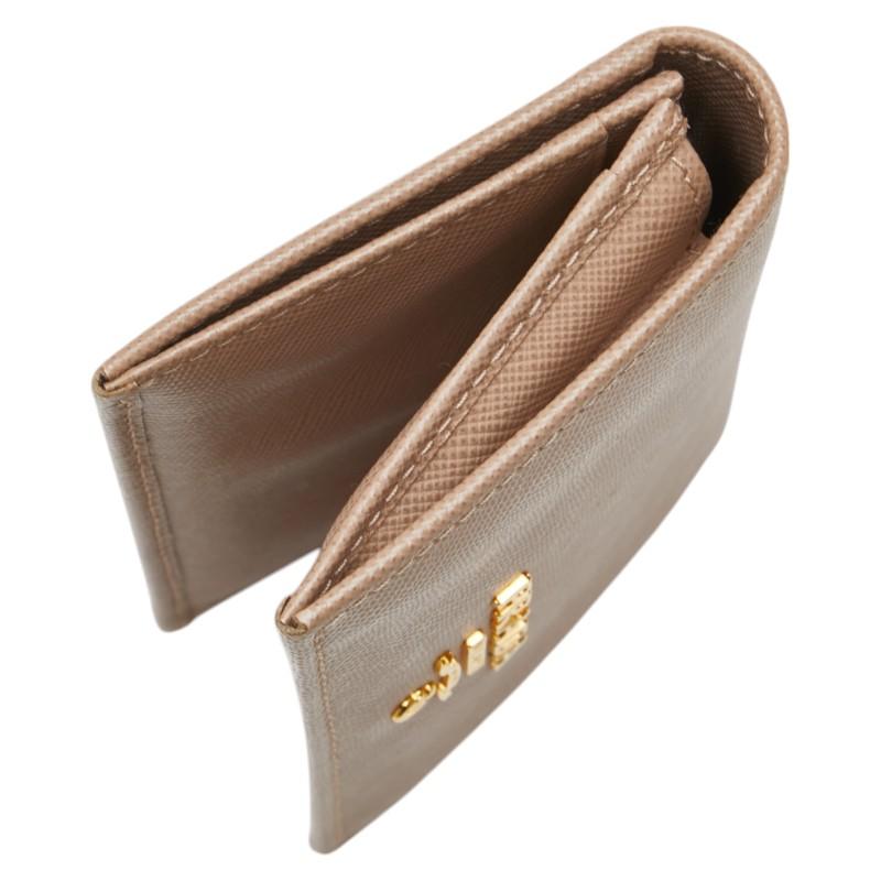 美品PRADA プラダMM268 サフィアーノ カード ケース　ベージュ PRADA（プラダ） サフィアーノ カードケース パスケース ベージュ