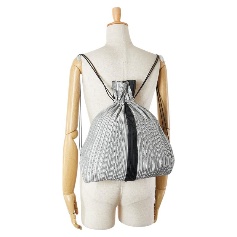美品 ISSEY MIYAKE イッセイミヤケ★プリーツ 巾着 ワンショルダー 美品☆プリーツプリーズ イッセイミヤケ ショルダーバッグ 巾着