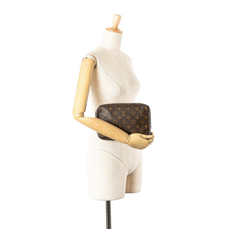 美品✨ ルイヴィトン トゥルース トワレット23 モノグラム クラッチバッグ LOUIS VUITTON（ルイ・ヴィトン） ルイ ヴィトン モノグラム