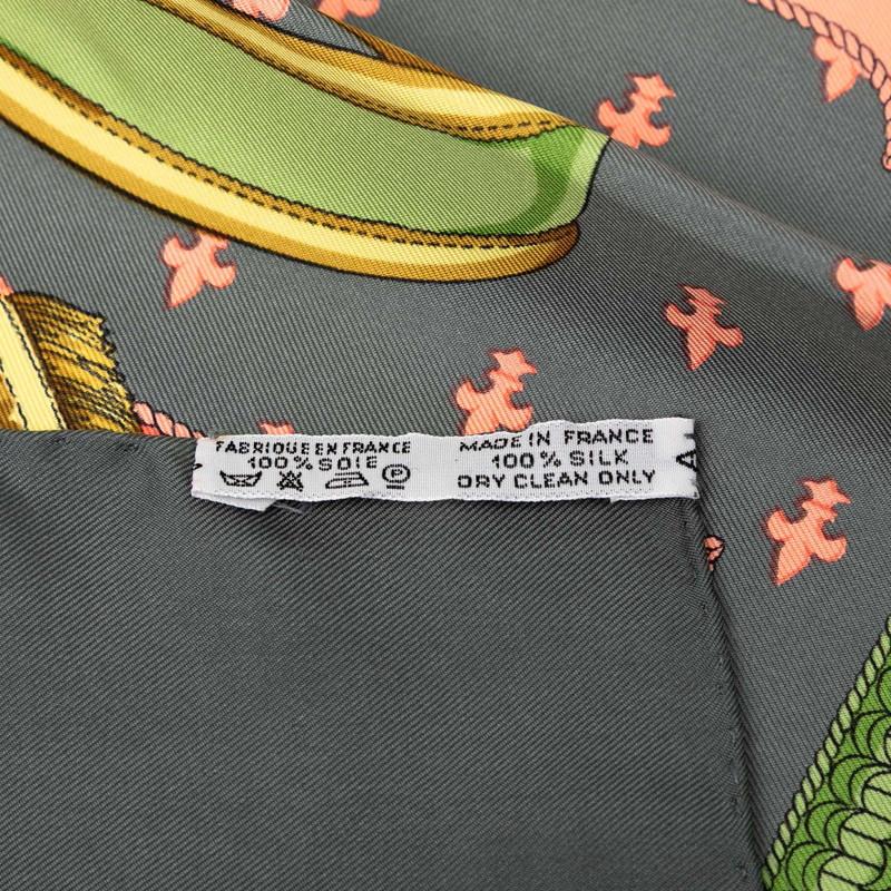 HERMES（エルメス） カレ90 SELLES A HOUSSE カバーへの腰かけ