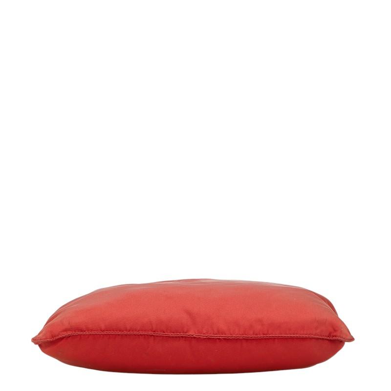 PRADA（プラダ） 三角ロゴプレート 斜め掛け ショルダーバッグ レッド