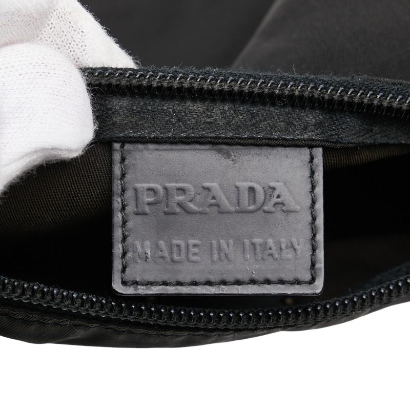 PRADA（プラダ） 三角ロゴプレート ポーチ ブラック ナイロン