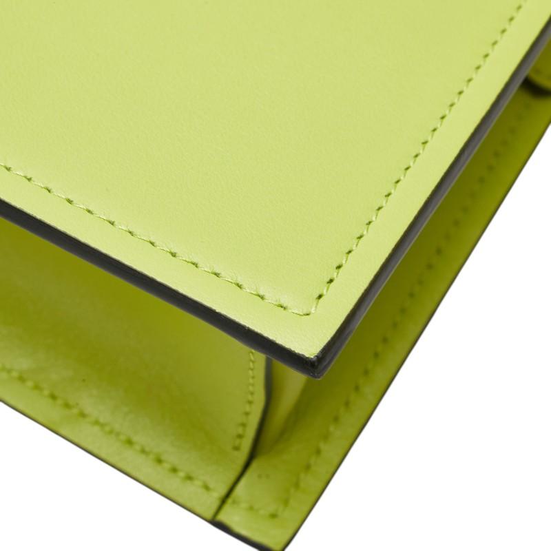 希少•美品✨ヴェルサーチ メデューサ クラッチバッグ ダブルファスナー グリーン 希少•美品✨ヴェルサーチ メデューサ クラッチバッグ ダブル