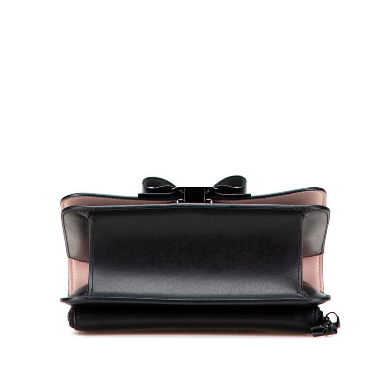 サルヴァトーレフェラガモ　ヴァラ　本革　レザー　裏張り　金具　ブラック　US8 FERRAGAMO サルヴァトーレ フェラガモ 二つ折り 財布 ブラック