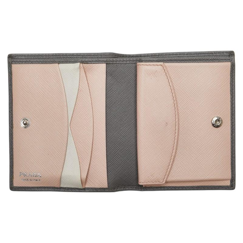 PRADA（プラダ） ロゴ 二つ折り財布 グレー レザー レディース 【中古