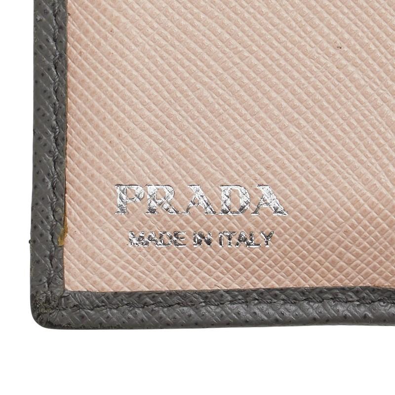 PRADA（プラダ） ロゴ 二つ折り財布 グレー レザー レディース 【中古