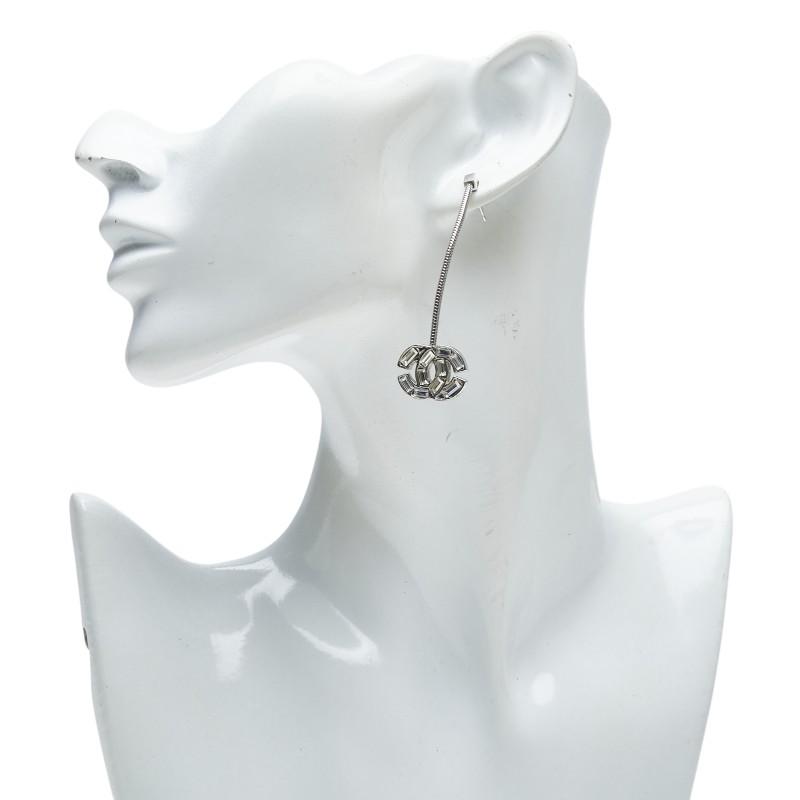 CHANEL シルバー ロゴピアス　スイング CHANEL シャネル ココマーク ストーン スイング ピアス シルバー