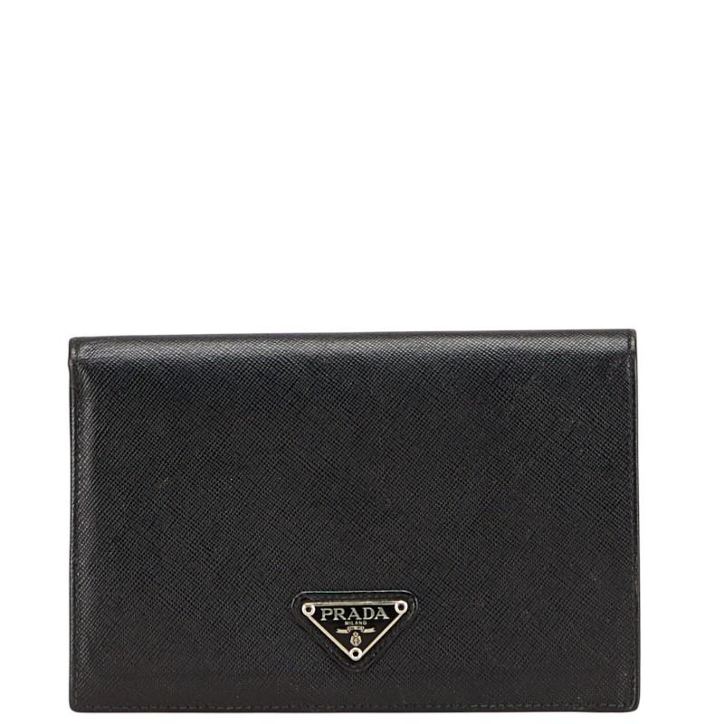 特別値下げ　PRADA プラダ　二つ折り　黒　銀金具　レザー　良好 特別値下げ PRADA プラダ 二つ折り 黒 銀金具 レザー 良好
