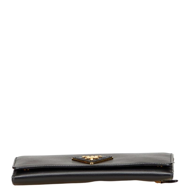 PRADA（プラダ） 三角ロゴプレート 長財布 ブラック レザー レディース