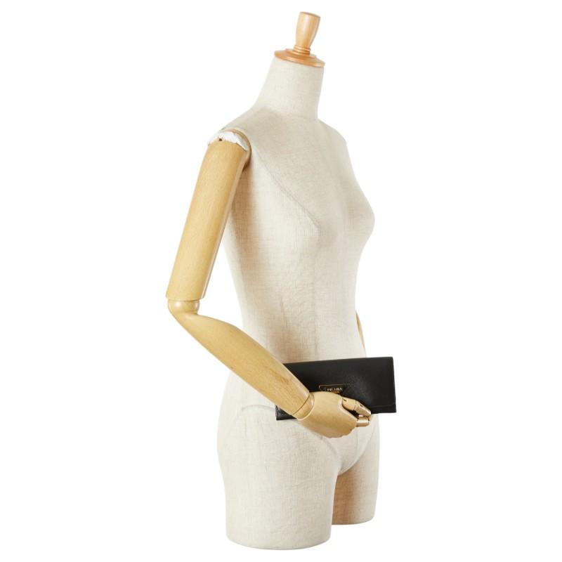 PRADA（プラダ） 三角ロゴプレート 長財布 ブラック レザー レディース