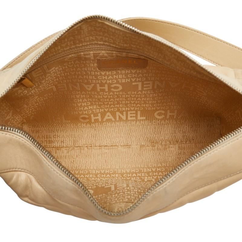 CHANEL シャネル ハンドバッグ　ココマーク　チョコバー レザー　ベージュ CHANEL シャネル チョコバー ココマーク ショルダーバッグ