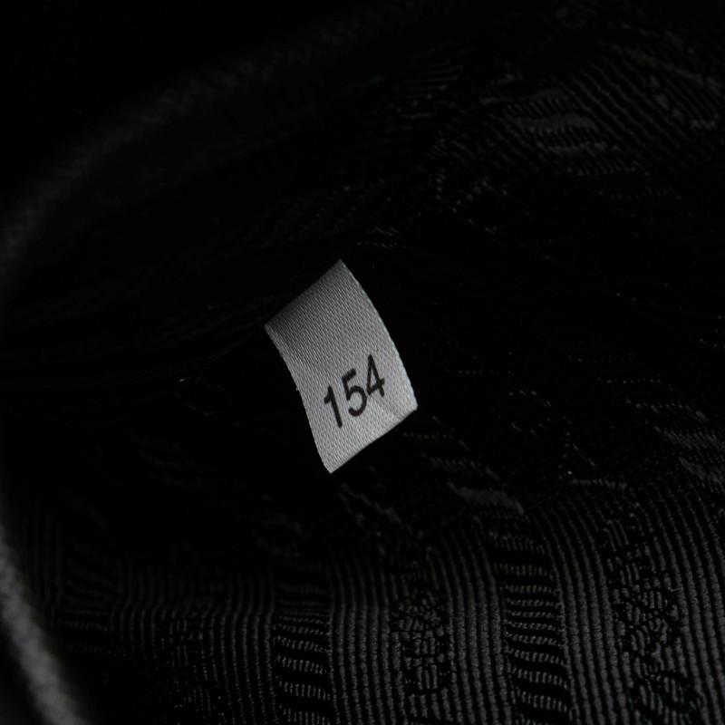 【美品・正規品】PRADA プラダ ナイロンジレ／50サイズ・ロゴプレート付き 美品・正規品】PRADA プラダ ナイロンジレ／50サイズ・ロゴプレート