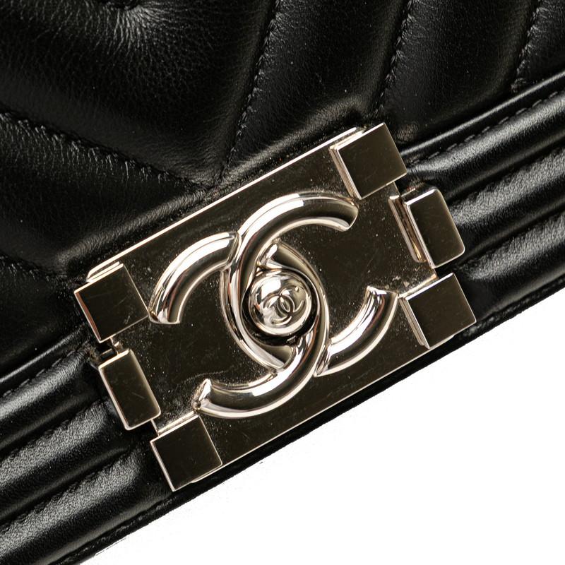 CHANEL（シャネル） ボーイシャネル シェブロン Vステッチ チェーン