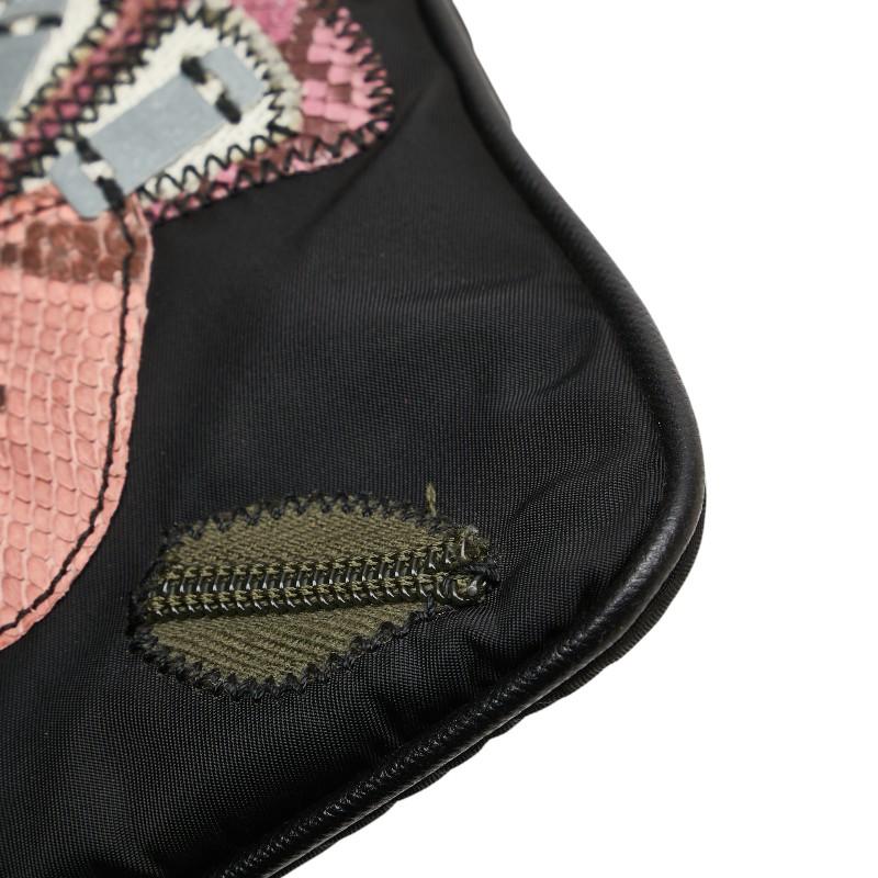 PRADA（プラダ） 三角ロゴプレート フラワー刺繍 斜め掛け ショルダー