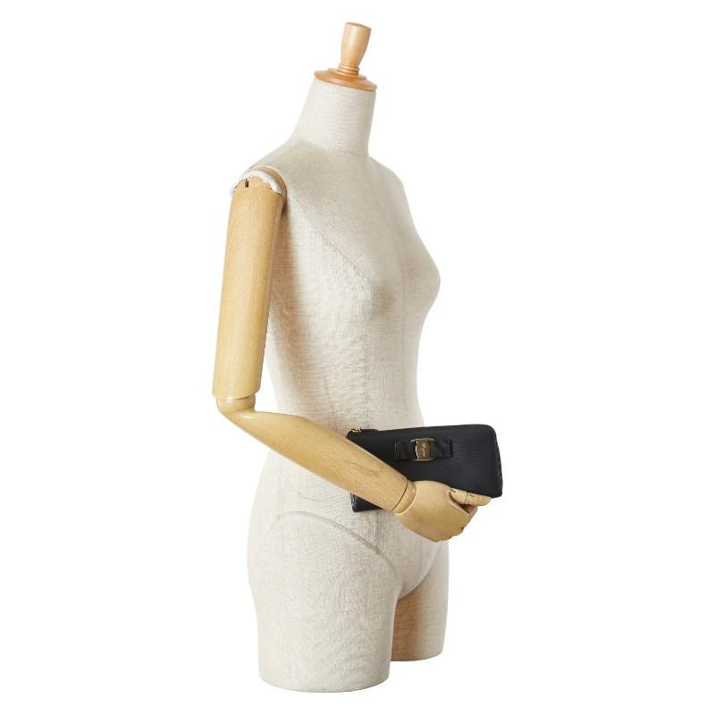 サルヴァトーレフェラガモ ヴァラリボン 長財布 L字ファスナー