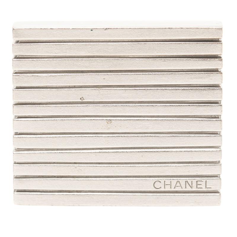 CHANEL（シャネル） ロゴ ブローチ シルバー メタル レディース 【中古