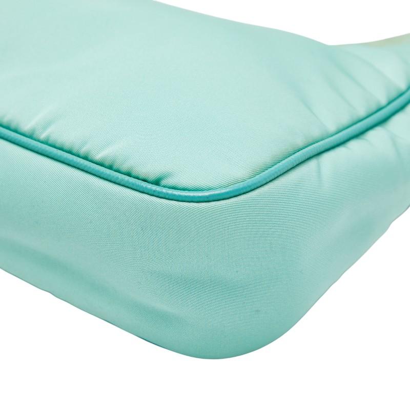 PRADA（プラダ） 三角ロゴプレート チェーン ハンドバッグ ショルダー