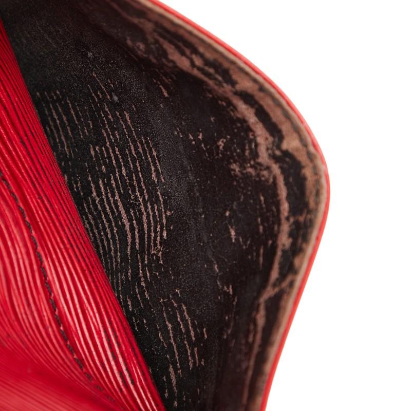 ルイ ヴィトン エピ ダヌーブ ショルダーバッグ M45637 カスティリアンレッド レザー レディース LOUIS VUITTON 【中古】 LOUIS VUITTON（ルイ・ヴィトン） ルイ ヴィトン エピ ダヌーブ