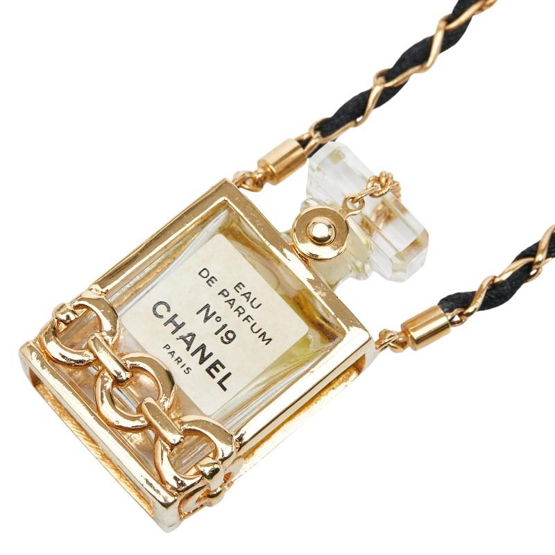 CHANEL（シャネル） No19 香水 ボトル モチーフ ネックレス ゴールド