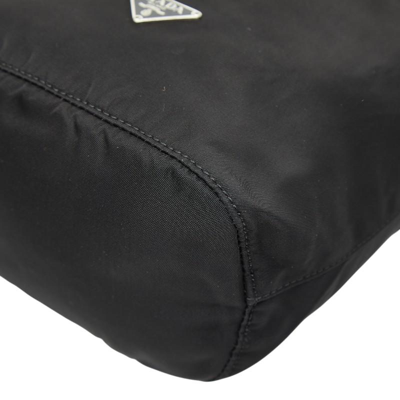 PRADA（プラダ） 三角ロゴプレート ポーチ ブラック ナイロン