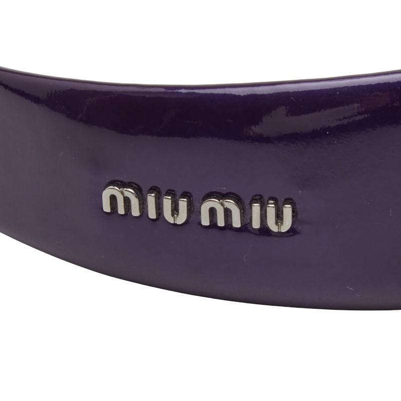MIU MIU ミュウミュウ パテント　カチューシャ　ブラック miumiu】ミュウミュウ パテントレザー ロゴ カチューシャ (MiuMiu/ヘア