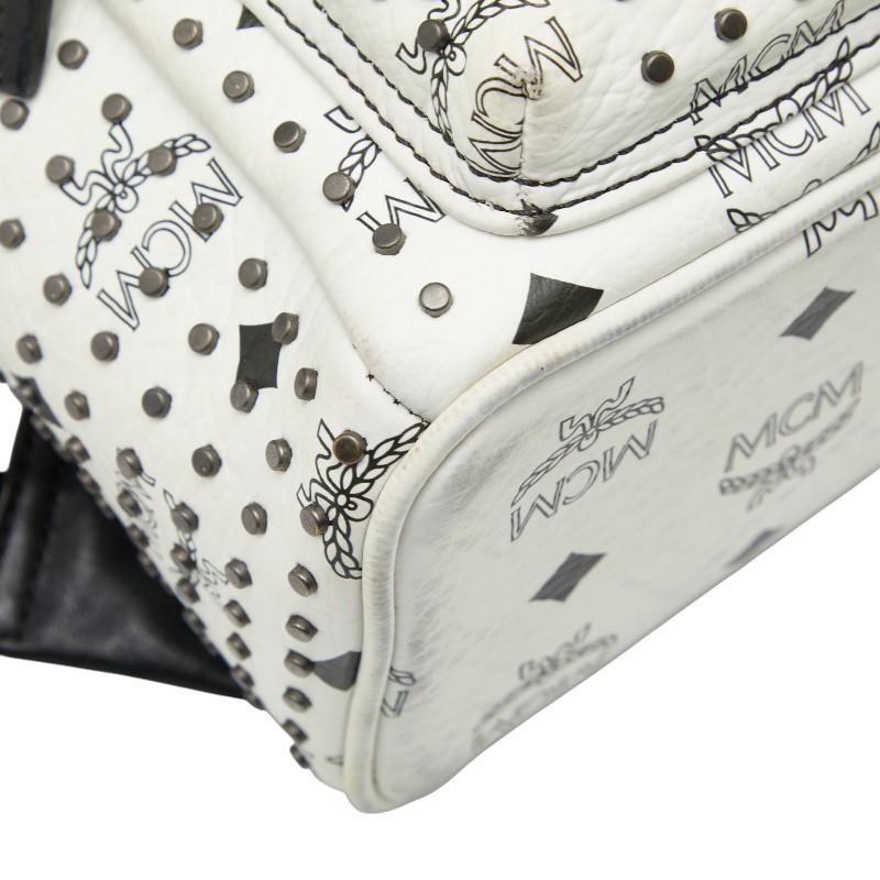 美品 希少カラー MCM リュック ヴィセトス スタッズ レザー 白 総柄 ロゴ MCM（エムシーエム） エム シー エム ヴィセトス ロゴグラム スタッズ
