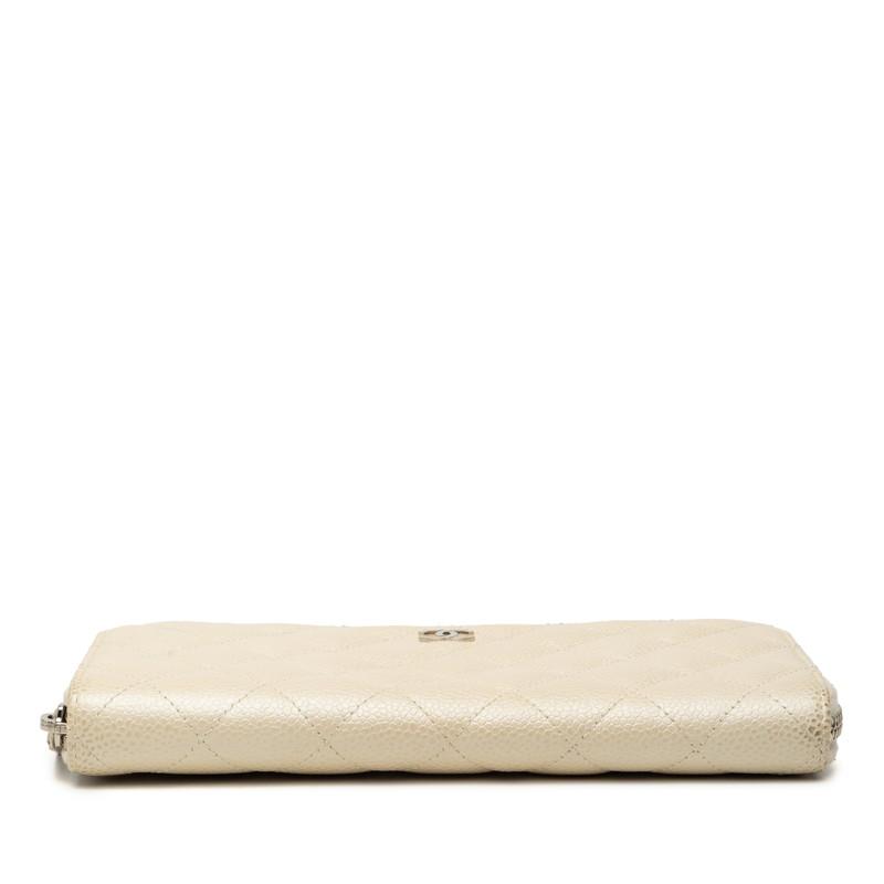 CHANEL マトラッセ　キャビアスキン　ラウンドジップ　長財布　ホワイト シャネル ココマーク マトラッセ ラウンドファスナー 長財布 ホワイト