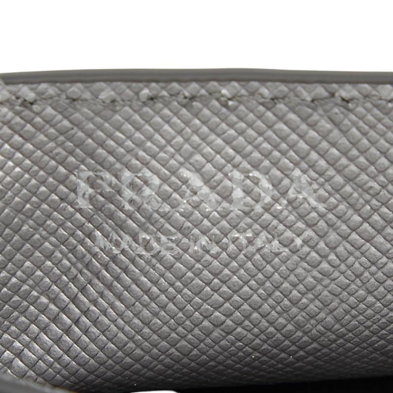 PRADA（プラダ） 三角ロゴプレート カードケース シルバー レザー