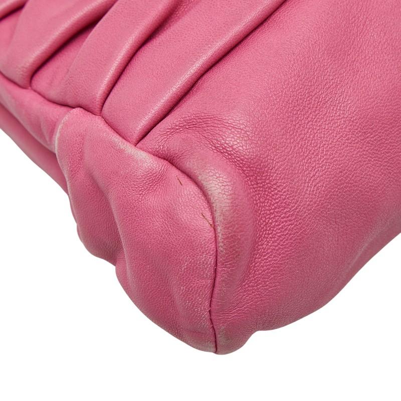 ミュウミュウ クラッチバッグ マテラッセ レザー ショッキングピンク miu miu（ミュウミュウ） クラッチバッグ ピンク レザー レディース