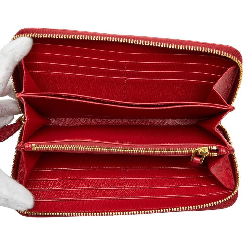 PRADA（プラダ） ラウンドファスナー 長財布 レッド サフィアーノ