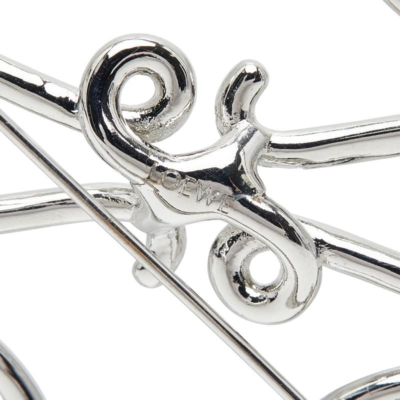 LOEWE（ロエベ） ブローチ ロゴブローチ シルバー メタル レディース