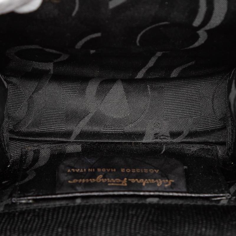 サルヴァトーレフェラガモ ヴァラリボン チェーン ショルダーバッグ